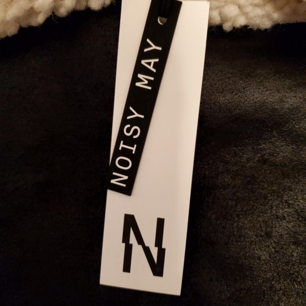 Noisy May Sherpa Zipup Vest Jacket Black Zipper Pockets Size Medium NWT - Picture 10 of 12